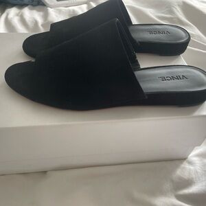 VINCE women’s Bartley 2 Black Suede Sandal (9.5)